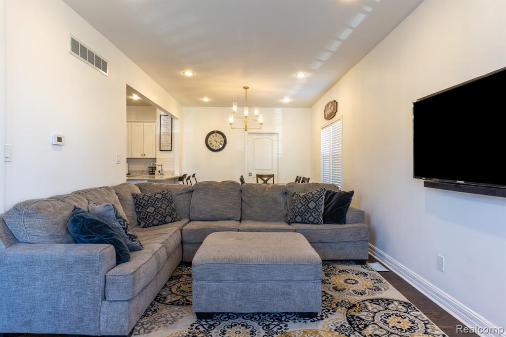 644 Melbourne Street, Detroit, MI 48202 — Photo 4