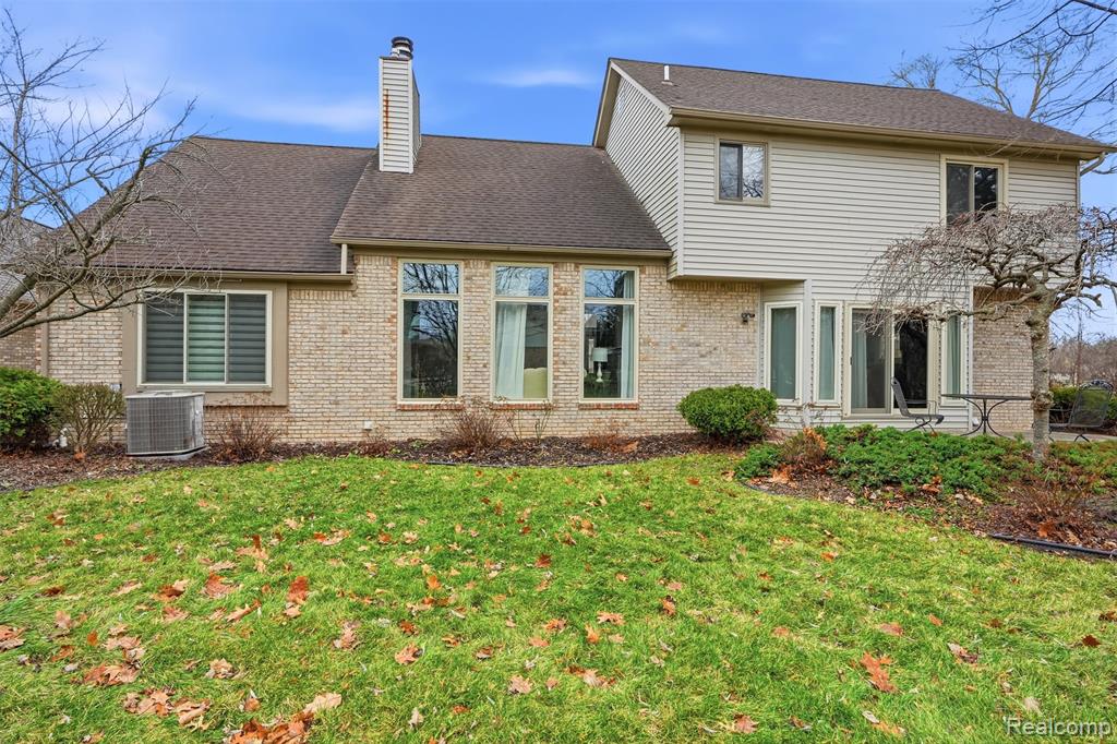 42739 Pond View Drive, Sterling Heights, MI 48314 — Photo 56