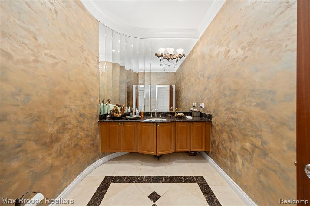 5679 Branford Drive, West Bloomfield, MI — Photo 55