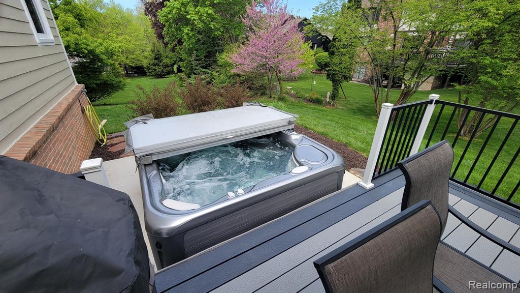 6192 N SHORE Drive, West Bloomfield, MI 48324 — Photo 11