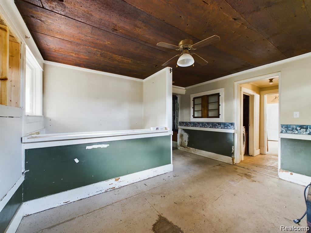 821 M L King Avenue, Flint, MI 48503 — Photo 22