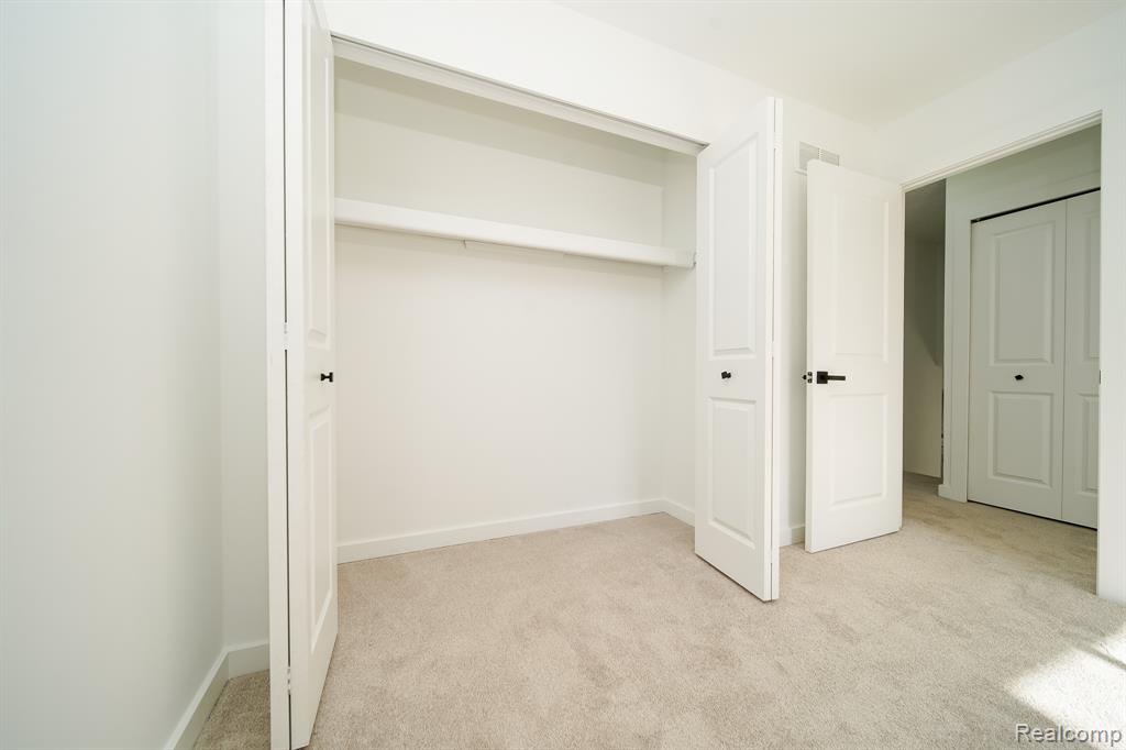 4060 Franklin Park Drive, Sterling Heights, MI 48310 — Photo 45