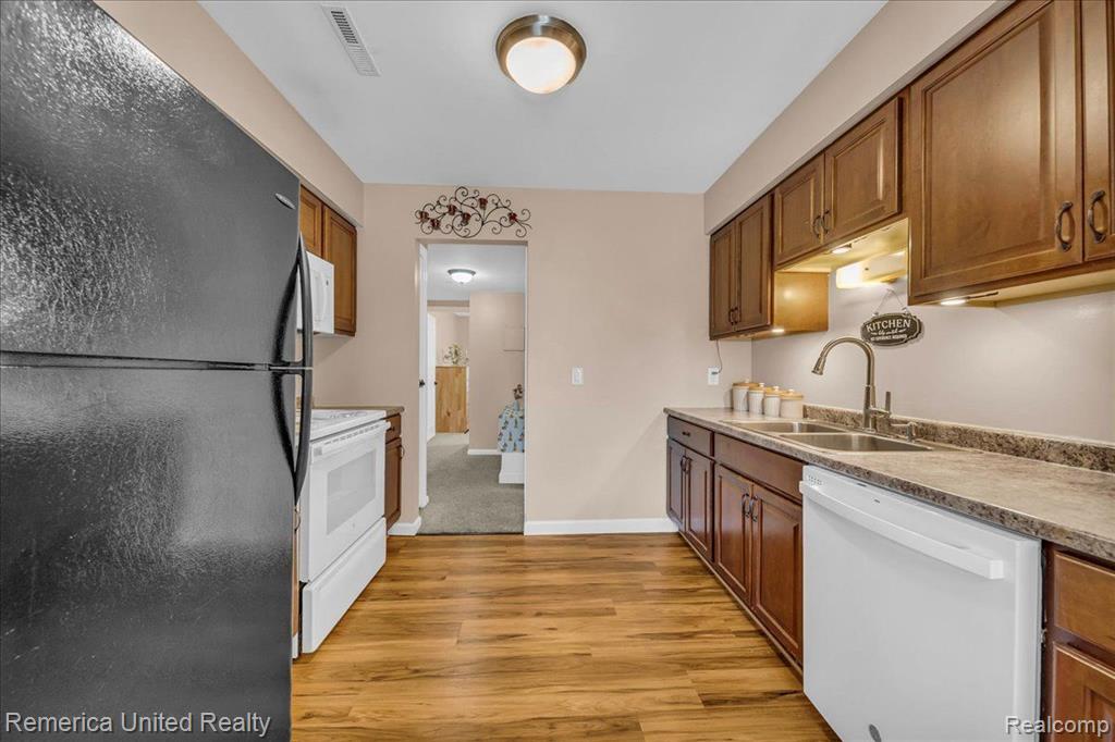 505 W HIGHLAND Road, C13, Howell, MI 48843 — Photo 10