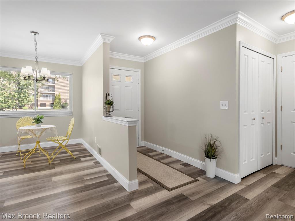 628 Country Club Drive, 23, Saint Clair Shores, MI 48082 — Photo 2