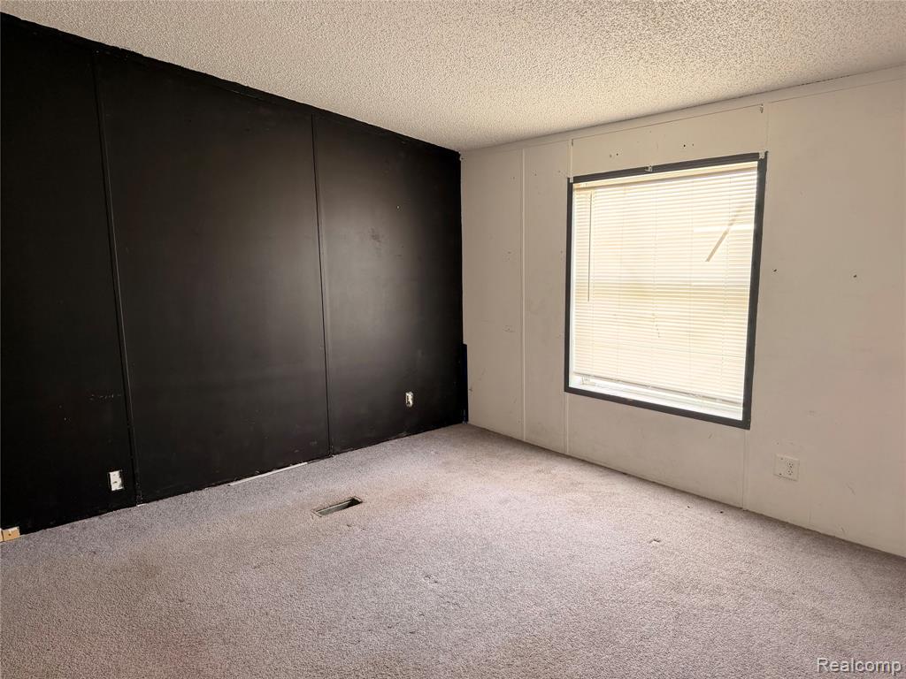 7065 El paso Boulevard, Romulus, MI 48174 — Photo 12