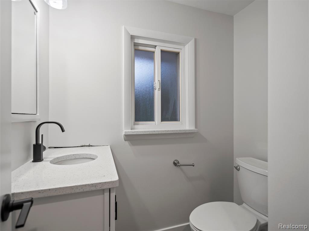 8211 Saint John Street, Utica, MI 48317 — Photo 23