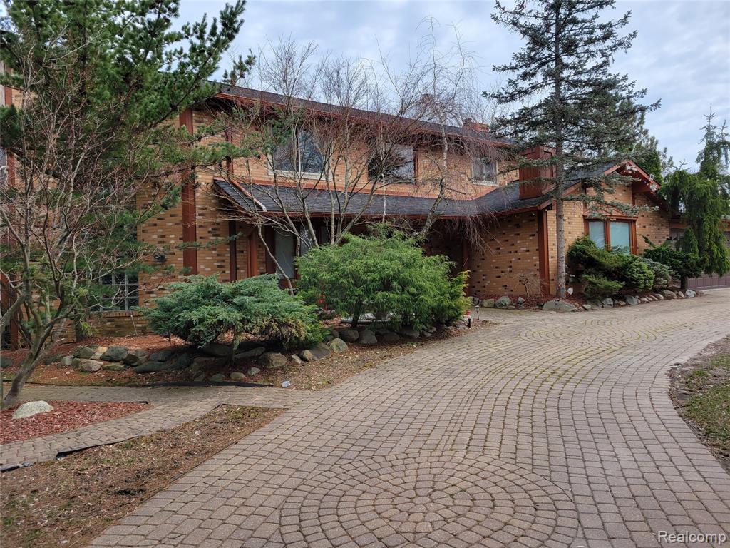 5549 Perrytown Drive, West Bloomfield, MI — front exterior