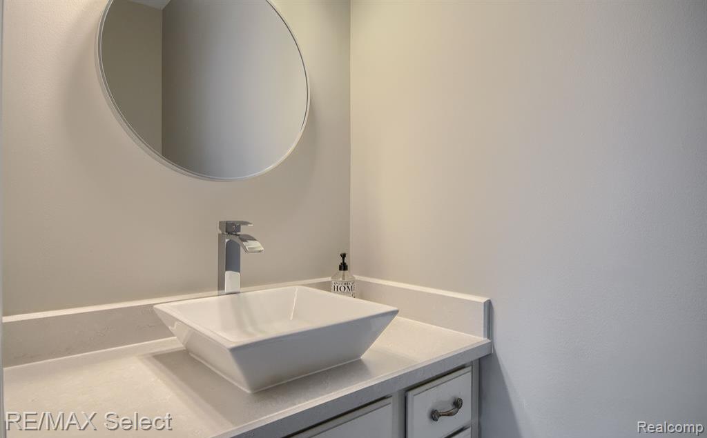 700 Eagle Drive, Fenton, MI 48430 — Photo 22
