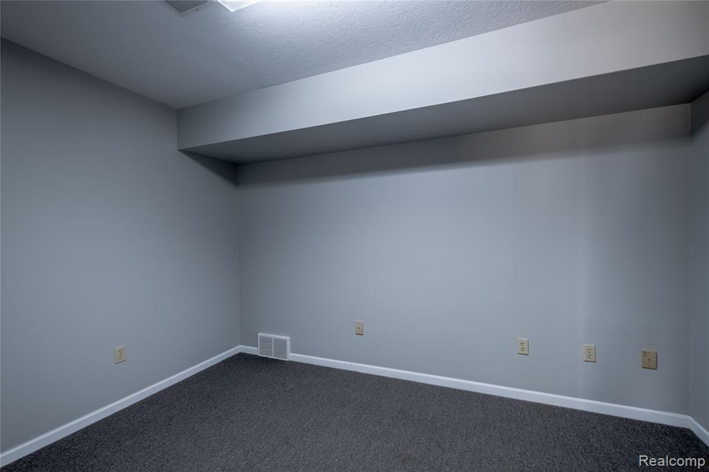 536 Perry Road, Grand Blanc, MI 48439 — Photo 13