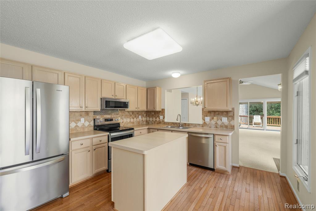 35213 Knollwood Lane, Farmington, MI 48335 — Photo 21