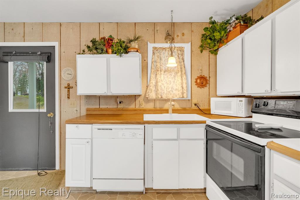 1962 INDIANWOOD Trail, West Branch, MI 48661 — Photo 19
