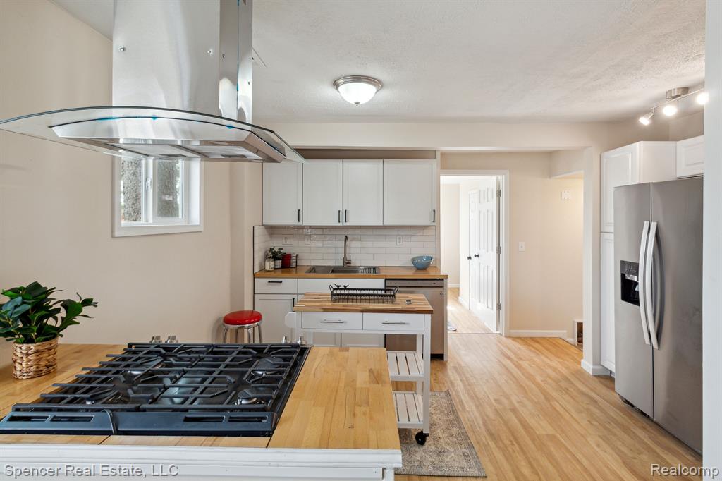 8931 Fremont Street, Livonia, MI 48150 — Photo 10