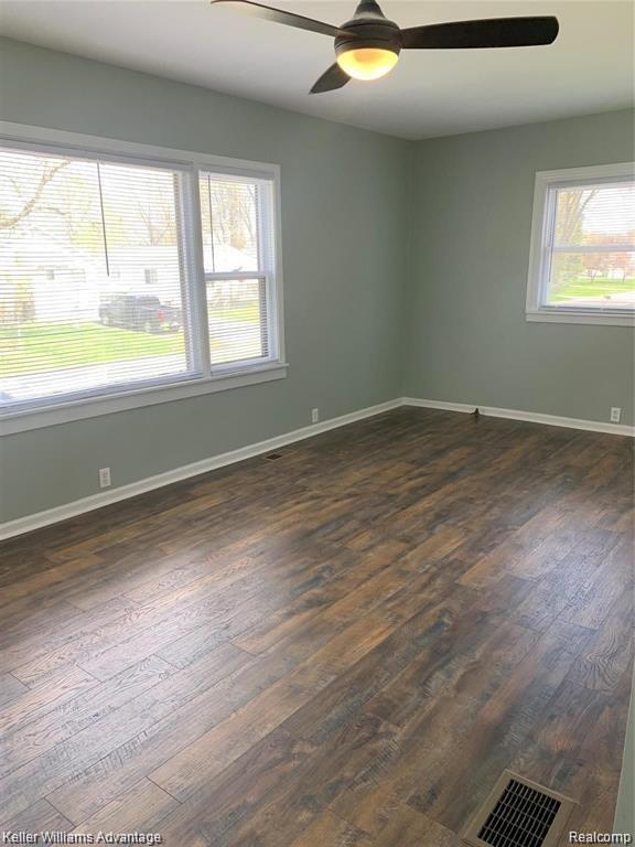 689 LUCILLE Drive, Wolverine Lake, MI 48390 — Photo 10