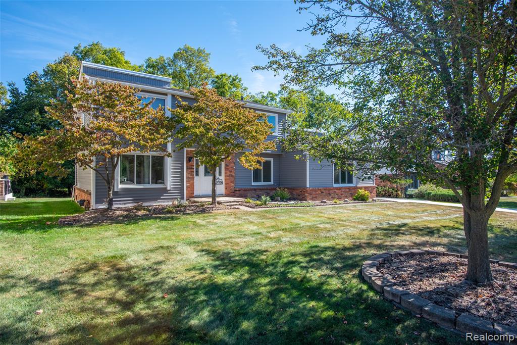 7337 Oak Tree Drive, West Bloomfield, MI — Photo 2