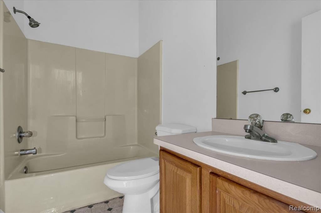 845 Canter Lane, Auburn Hills, MI 48326 — Photo 24