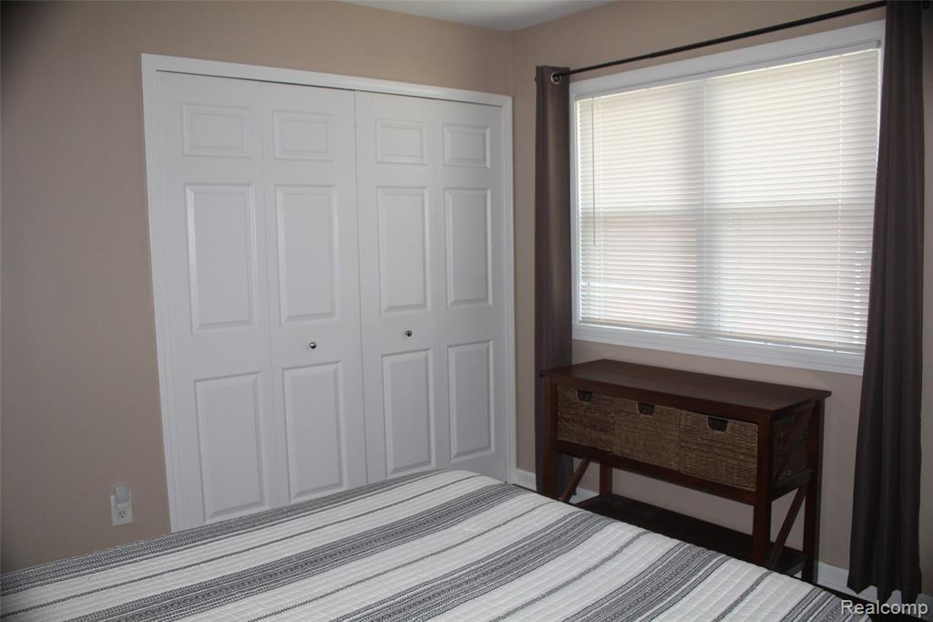 5735 Lake Grove Drive, White Lake, MI 48383 — Photo 12