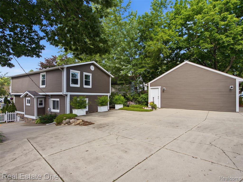 4011 Lotus Drive, Waterford, MI 48329 — Photo 20