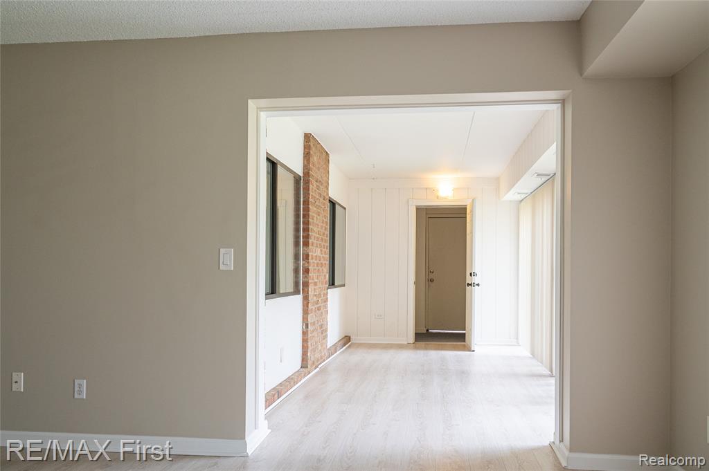 17865 University Park Drive, Livonia, MI 48152 — Photo 15