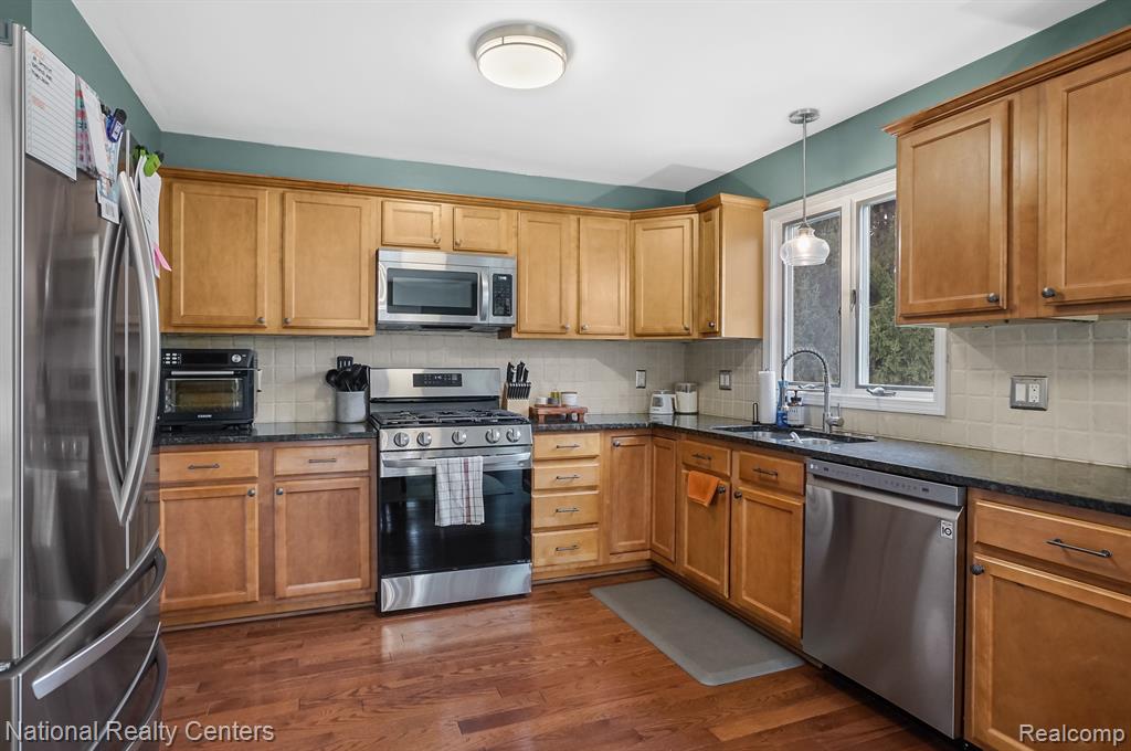 7780 THUNDER BAY Drive, Pinckney, MI 48169 — Photo 13