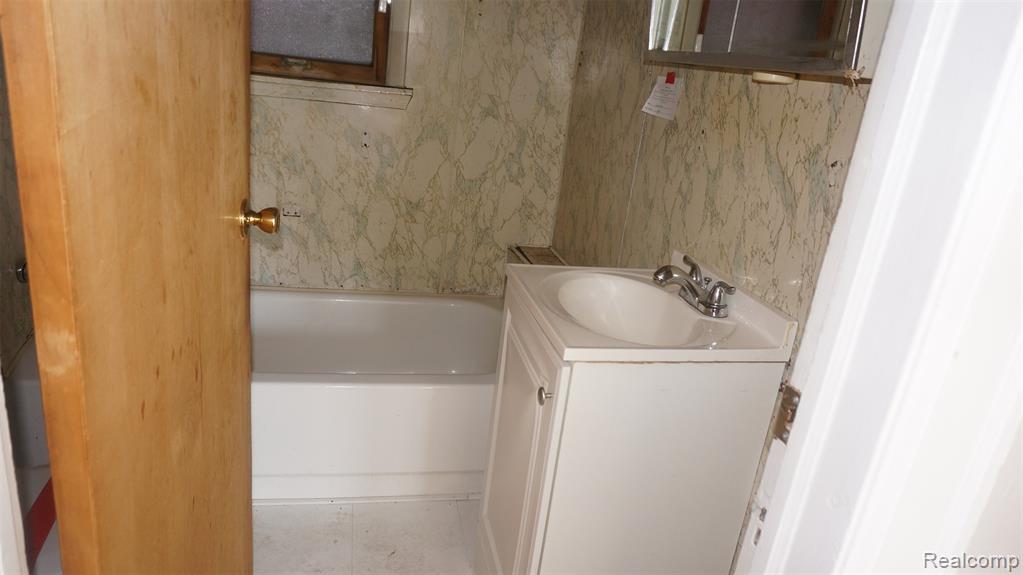 17803 SAINT AUBIN Street, Detroit, MI 48212 — Photo 9