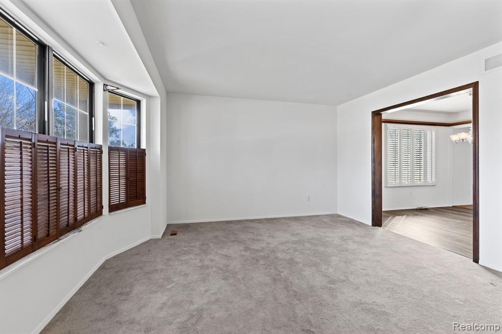 643 Pine Tree Court, Walled Lake, MI 48390 — Photo 5