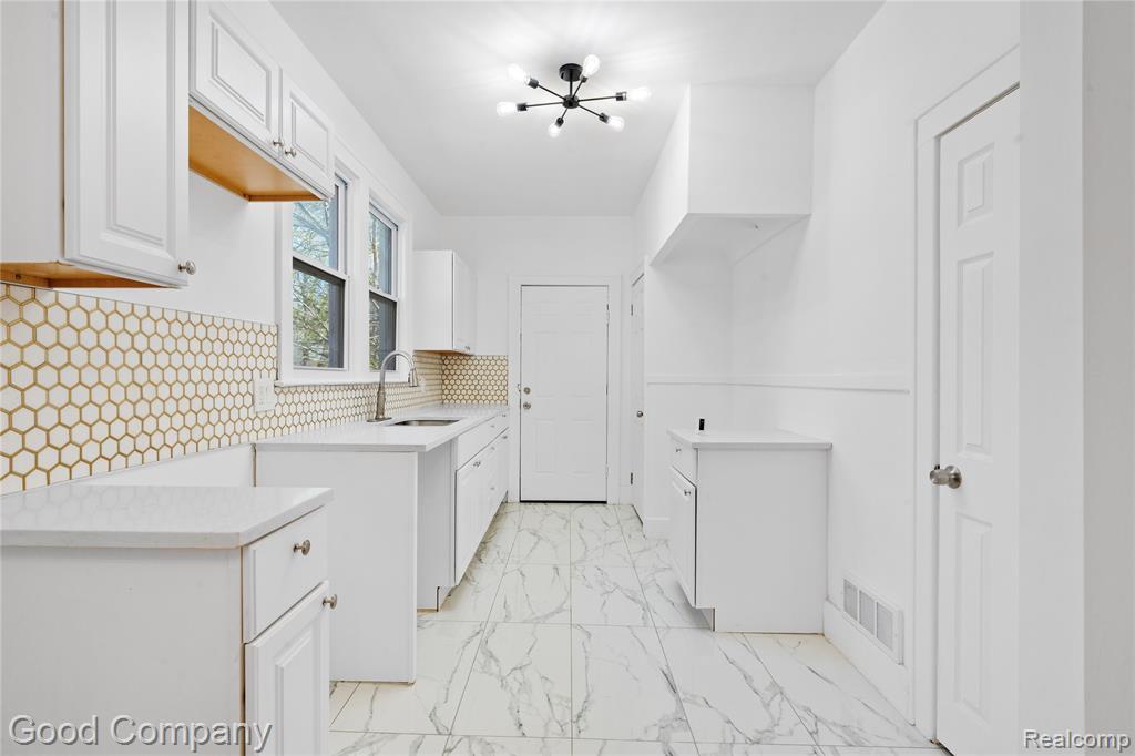 11104 Cloverlawn Street, Detroit, MI 48204 — Photo 8