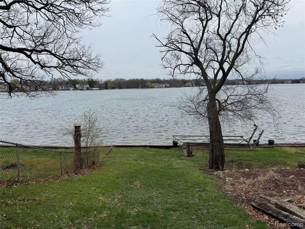 8360 Arlis Street, Commerce Twp, MI 48382 — Photo 17