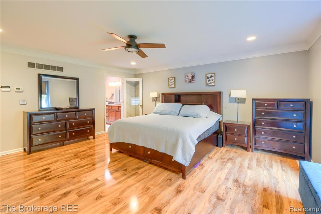 5239 Farmridge Lane, Grand Blanc, MI 48439 — Photo 33