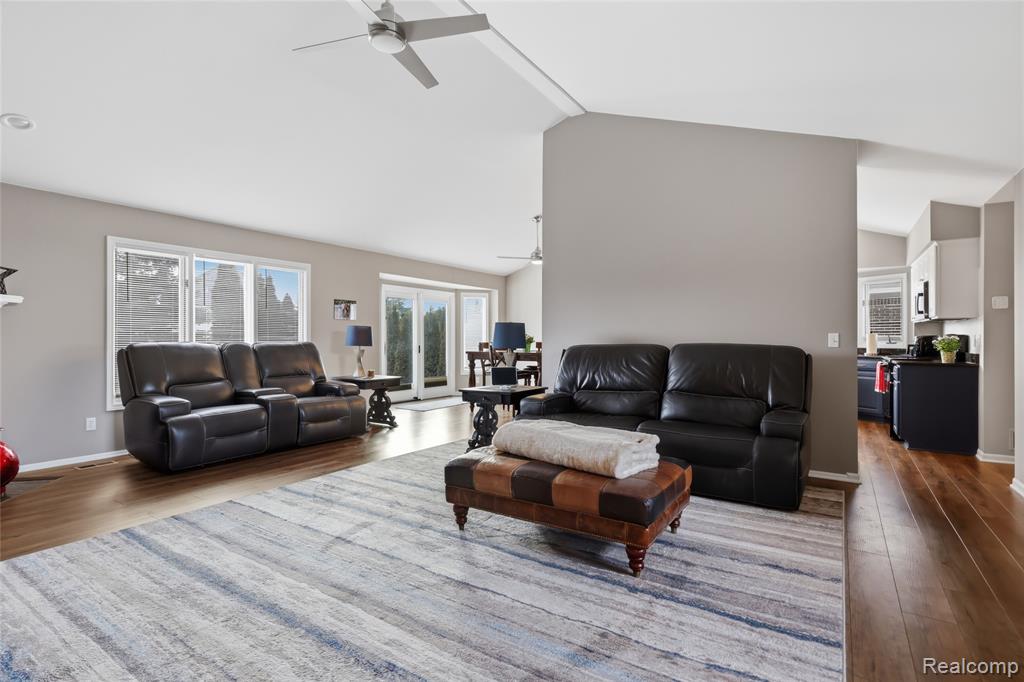 48274 Beacon Square Drive, Macomb, MI 48044 — Photo 13