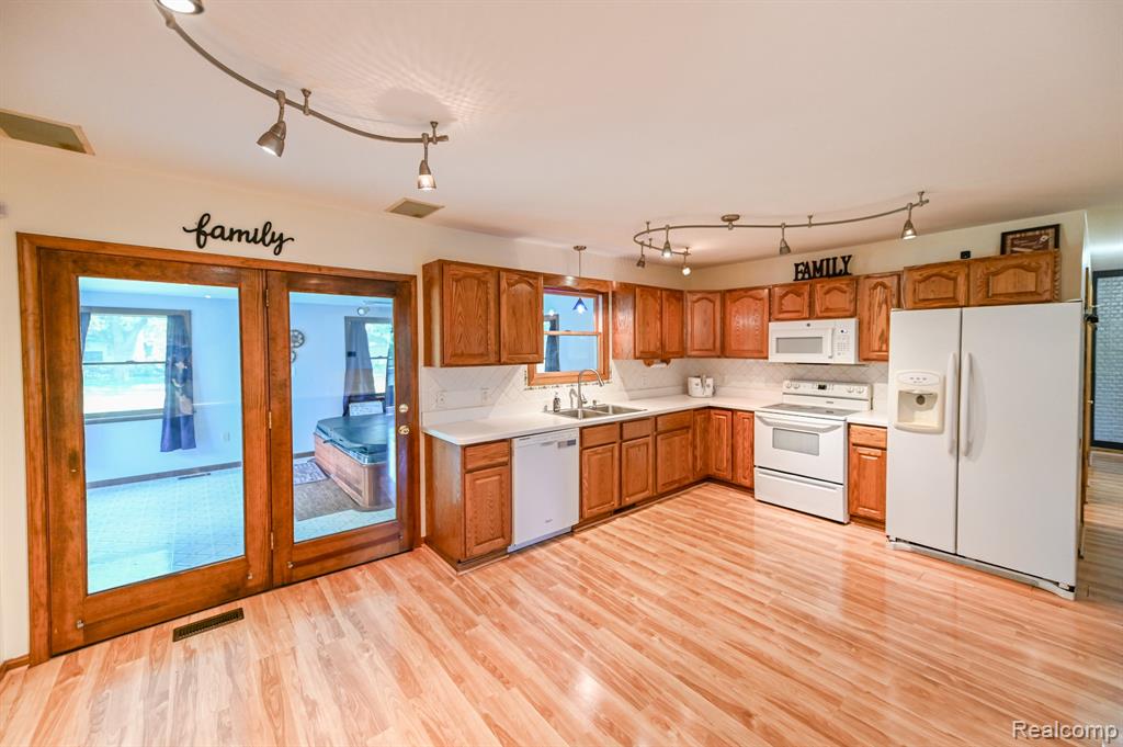 4534 SUPERIOR Street, Newport, MI 48166 — Photo 29