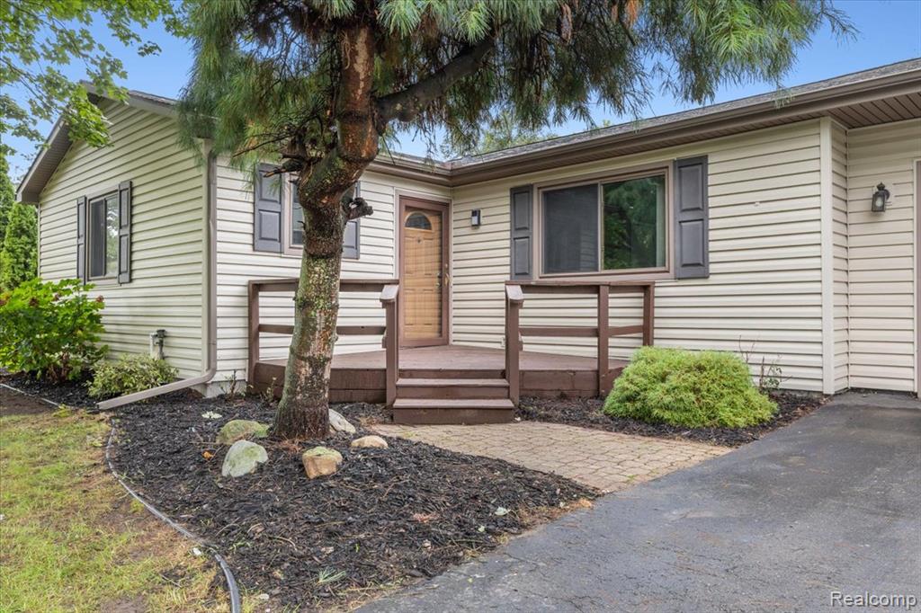 6412 Wildflower Lane, Brighton, MI 48116