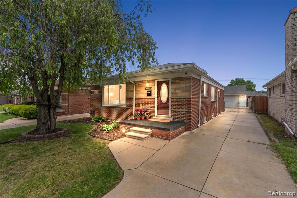 4205 Katherine Street, Dearborn Heights, MI 48125 — Photo 2