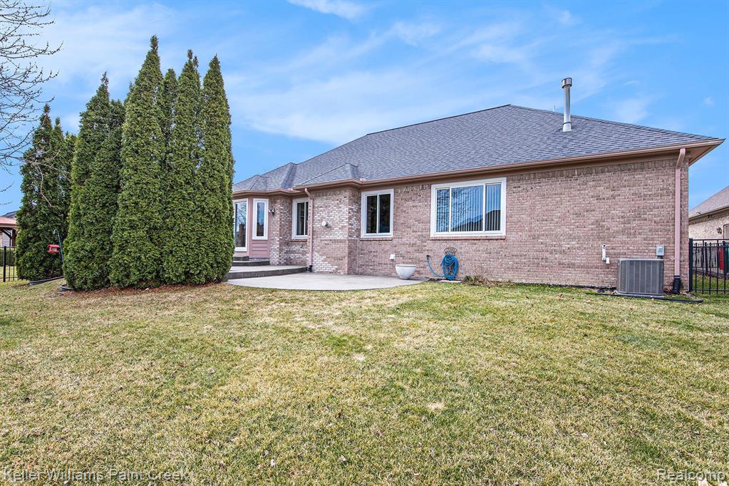 54660 BERRYFIELD Drive, Macomb, MI 48042 — Photo 26