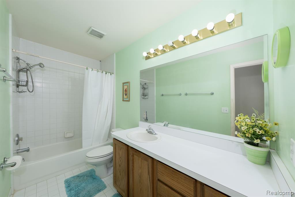 46856 GLENGARRY Boulevard, Canton, MI 48188 — Photo 41