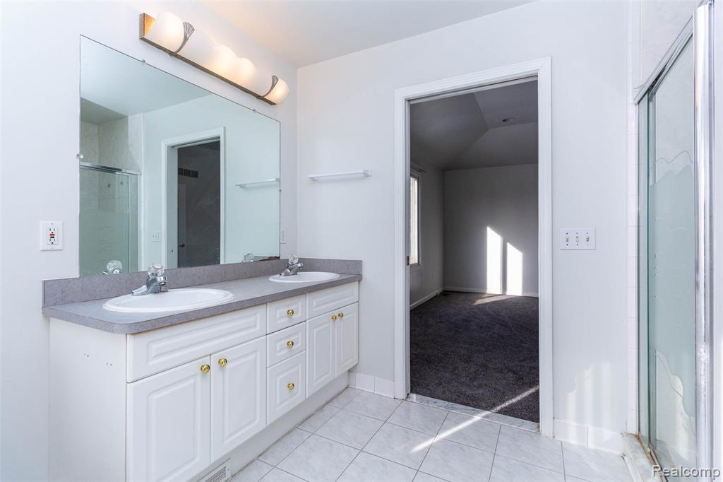 40945 Justin Drive, Sterling Heights, MI 48310 — Photo 24