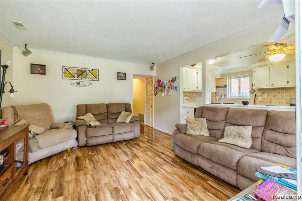 8045 N SILVERY Lane, Dearborn Heights, MI 48127 — Photo 2