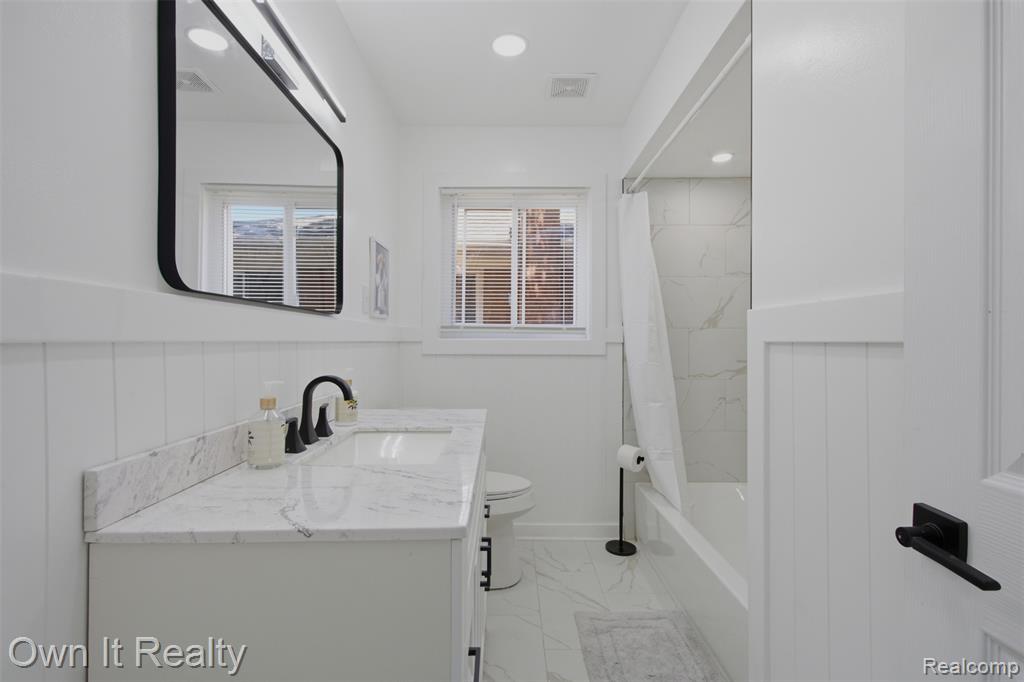 23700 Marlow Street, Oak Park, MI 48237 — Photo 13