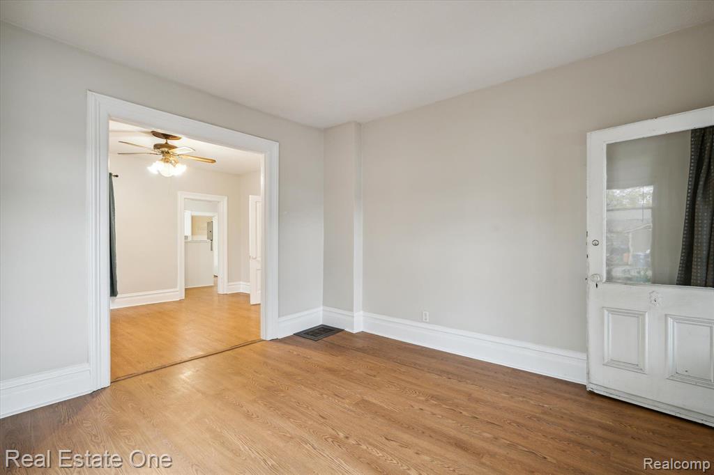 95 N WASHINGTON Street, Oxford, MI 48371 — Photo 10