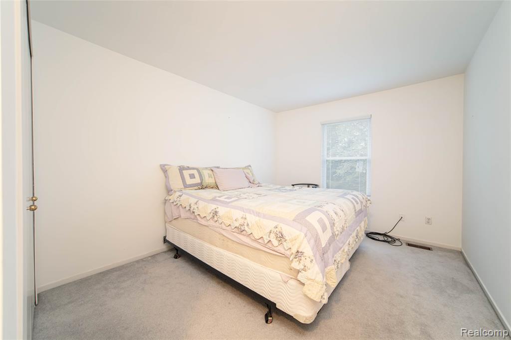 2090 Pleasant Drive, Commerce Twp, MI 48390 — Photo 15