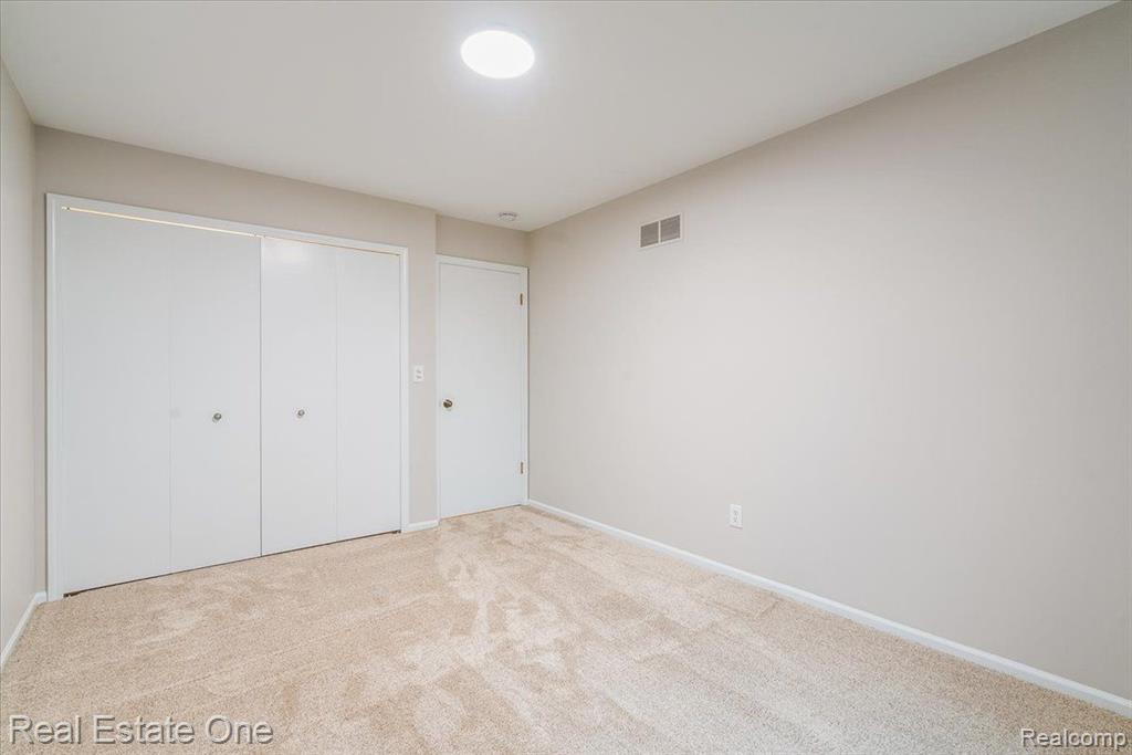 16161 WEATHERFIELD Drive, Northville, MI 48168 — Photo 39