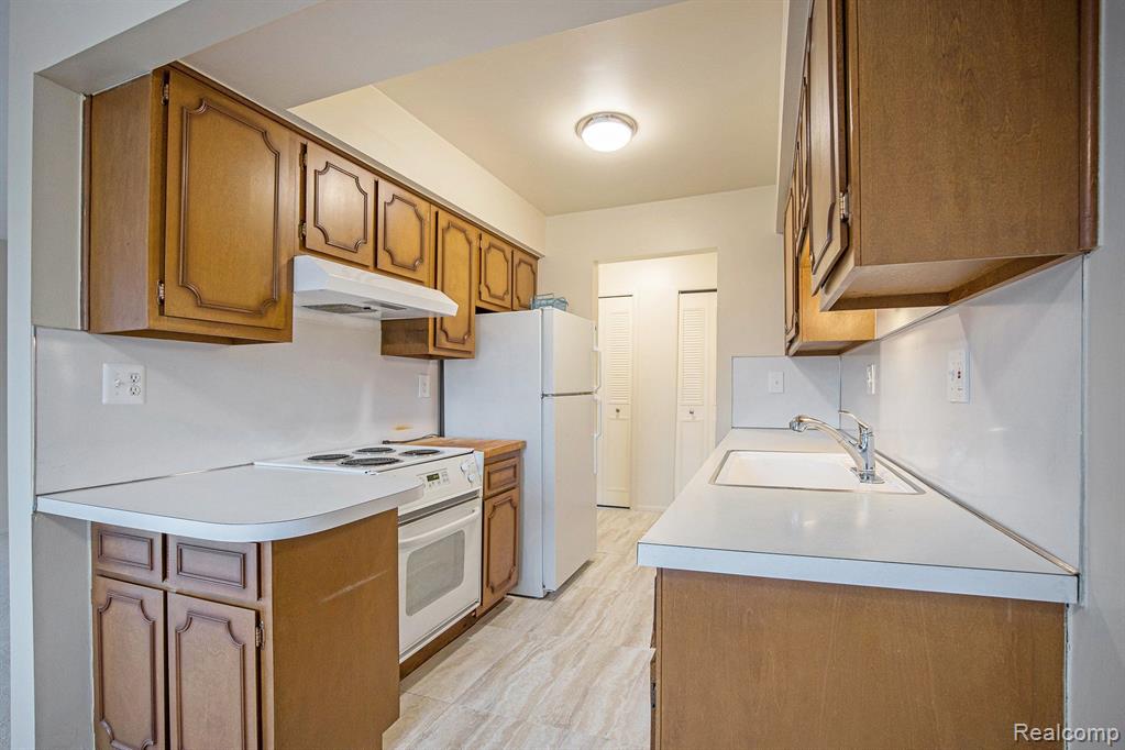 406 RIVIERA Drive, Saint Clair Shores, MI 48080 — Photo 9