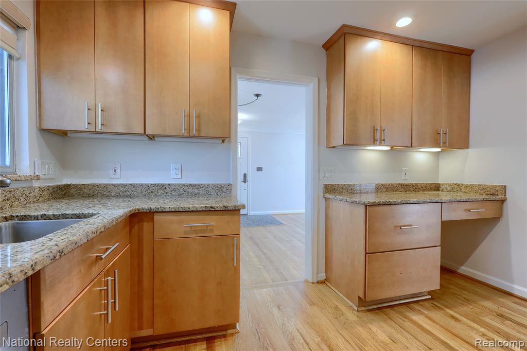 13369 Winchester Avenue, Huntington Woods, MI — Photo 10