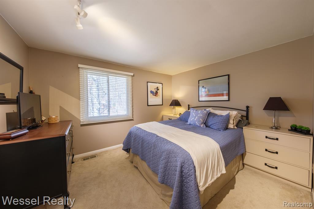 47829 BEN FRANKLIN Drive, Shelby Twp, MI 48315 — Photo 29