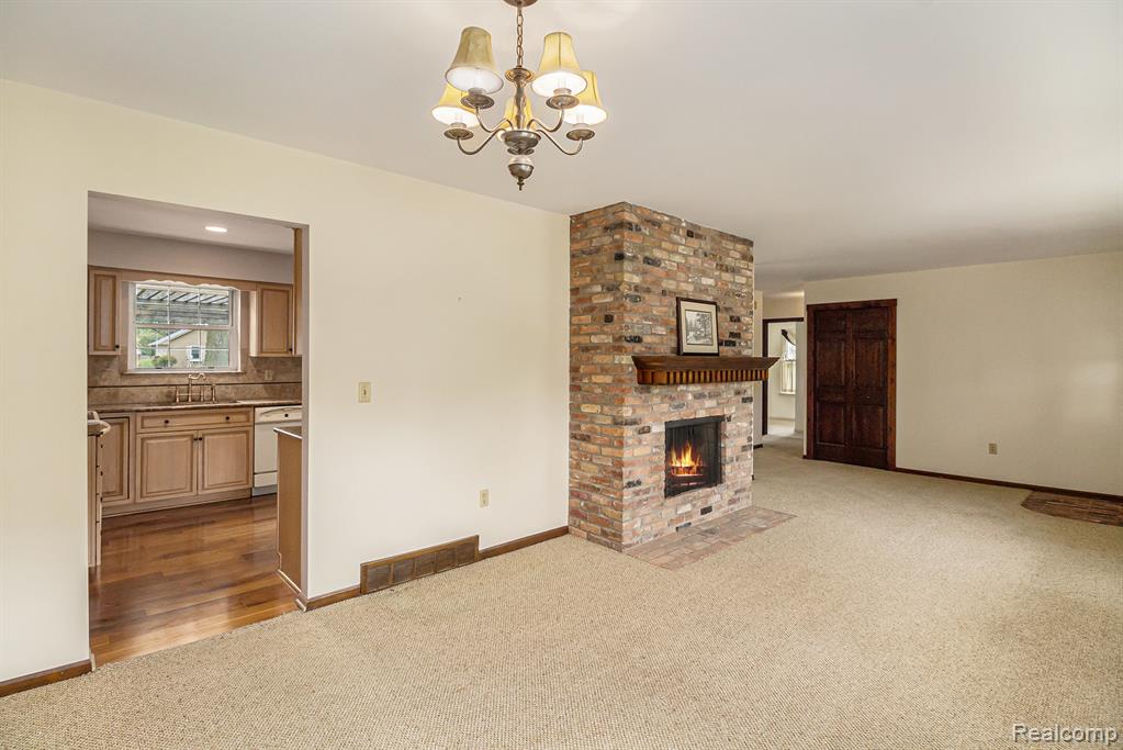 6392 McKenzie Drive, Flint, MI 48507 — Photo 8