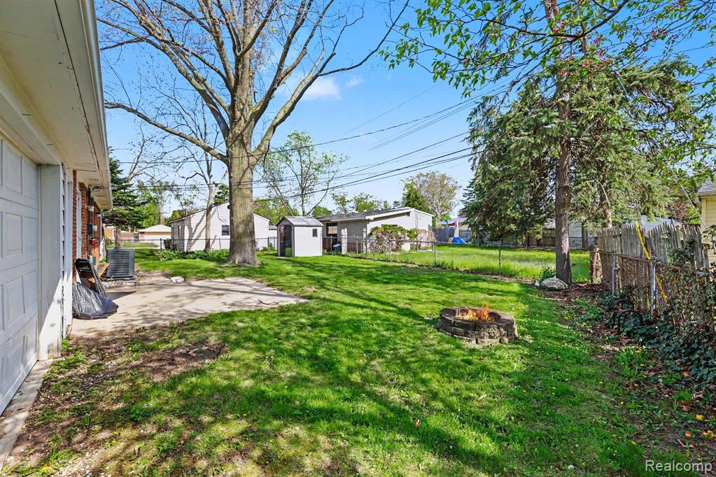 8532 Alwardt Drive, Sterling Heights, MI 48313 — Photo 27