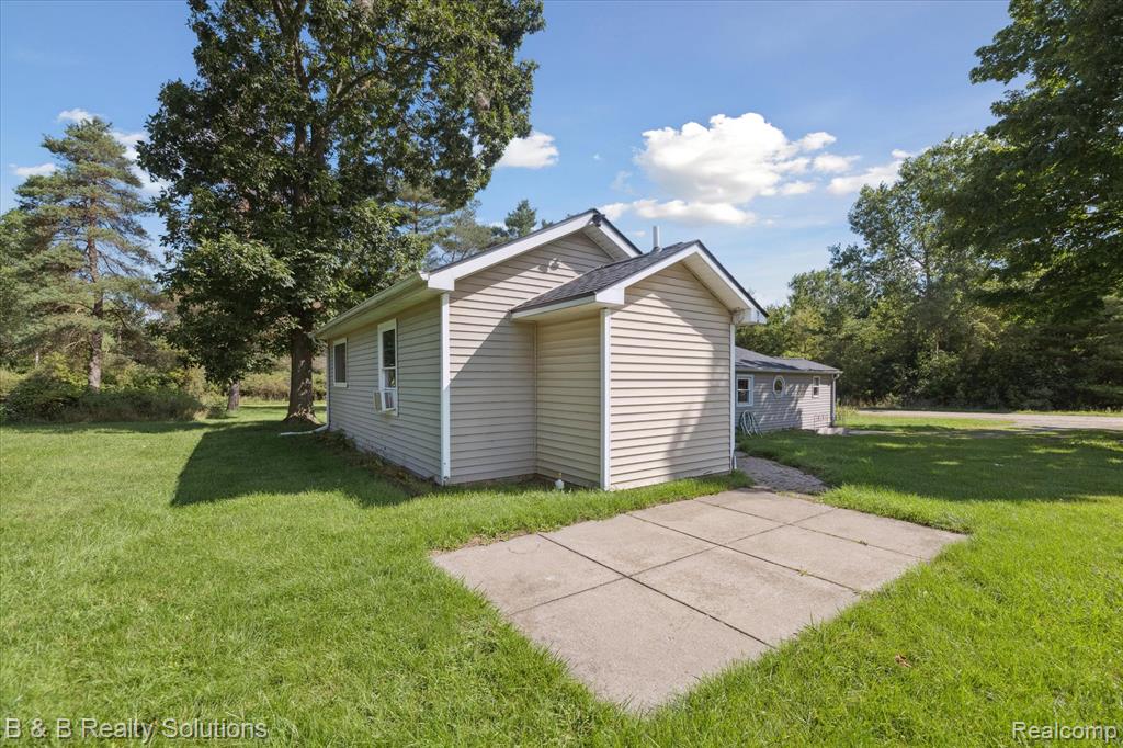 5159 Millis Road, North Branch, MI 48461 — Photo 32