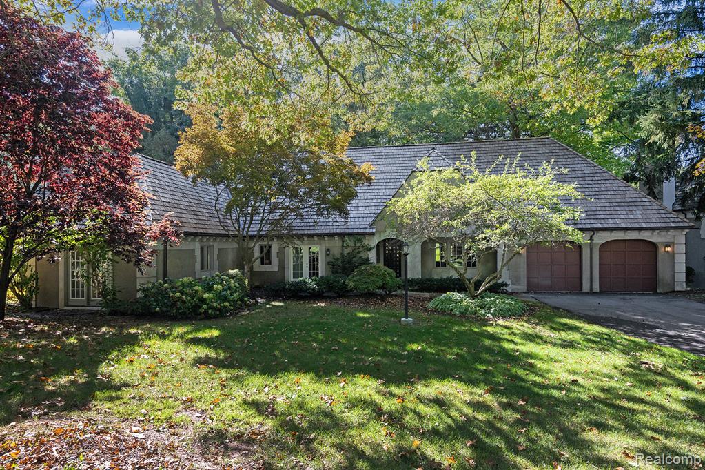 5459 Bristol Parke Drive, Clarkston, MI 48348 — front exterior