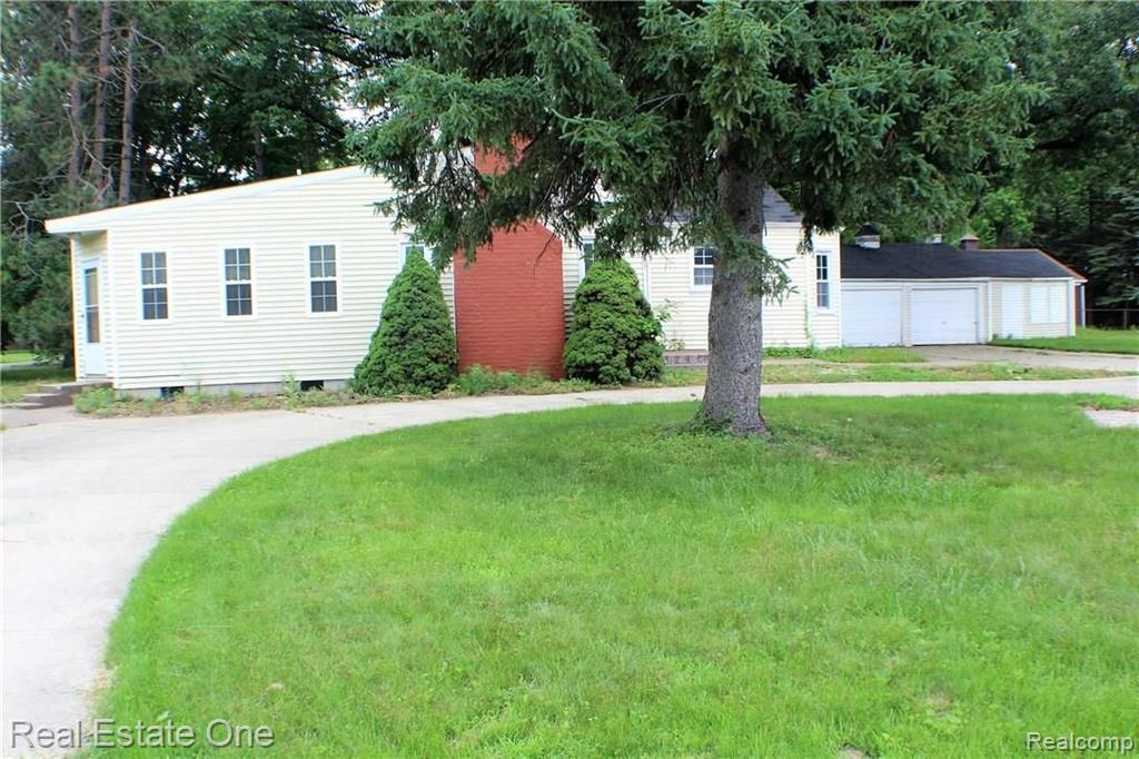 22324 CHARTER Street, Southfield, MI 48033