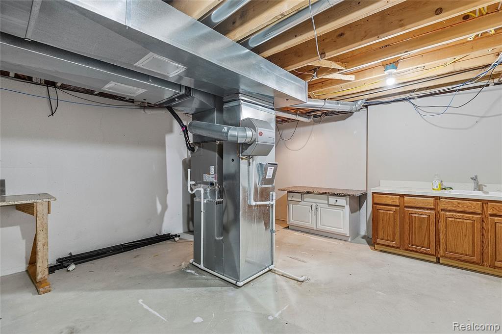 49783 Golden Park Drive, Utica, MI 48315 — Photo 56