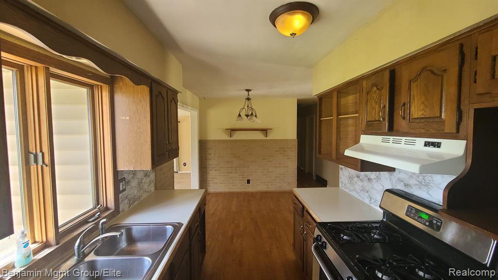 9416 HOGAN Road, Fenton, MI 48430 — Photo 4